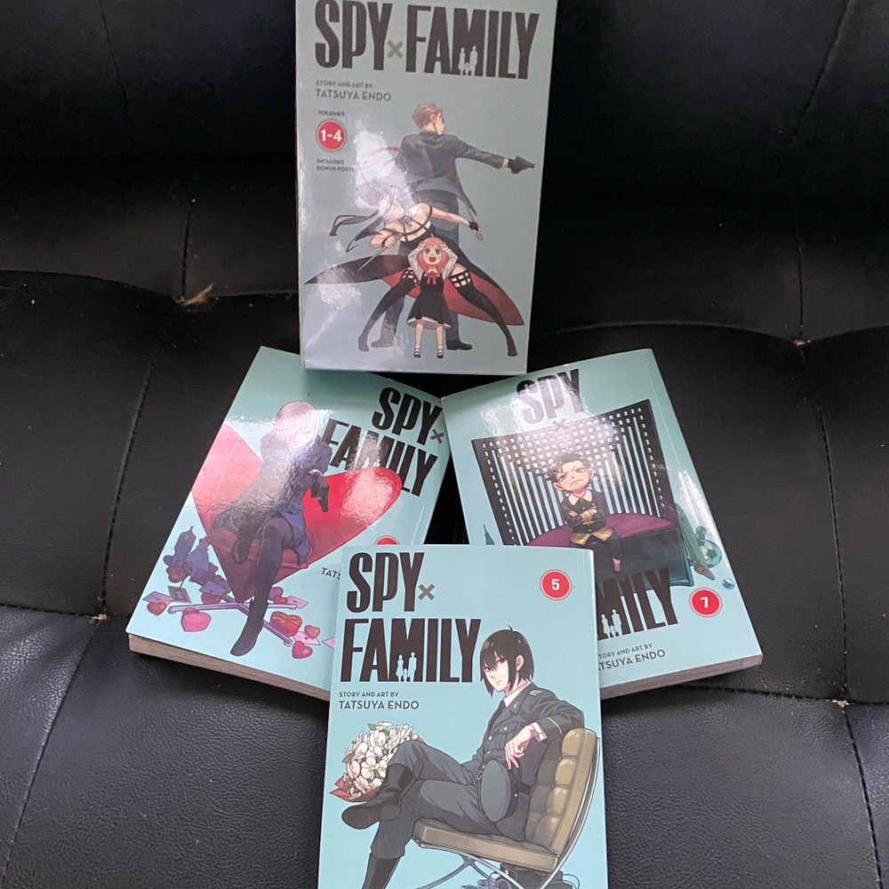 Spy X Family Manga Bundle (Issues 1-4 NIB) Volumes 5-7 are NWOT